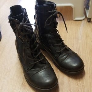 Guess boots